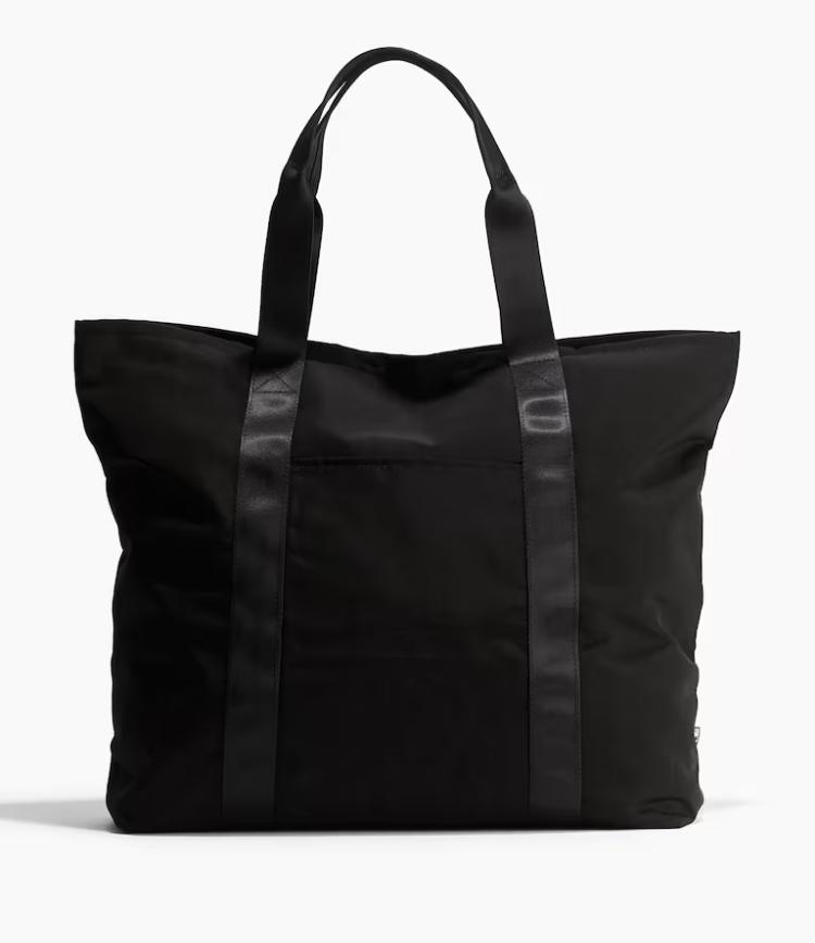 Een waterafstonde sporttas in het zwart